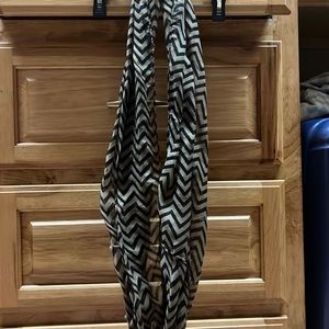 not sure what brand, zig zag scarf